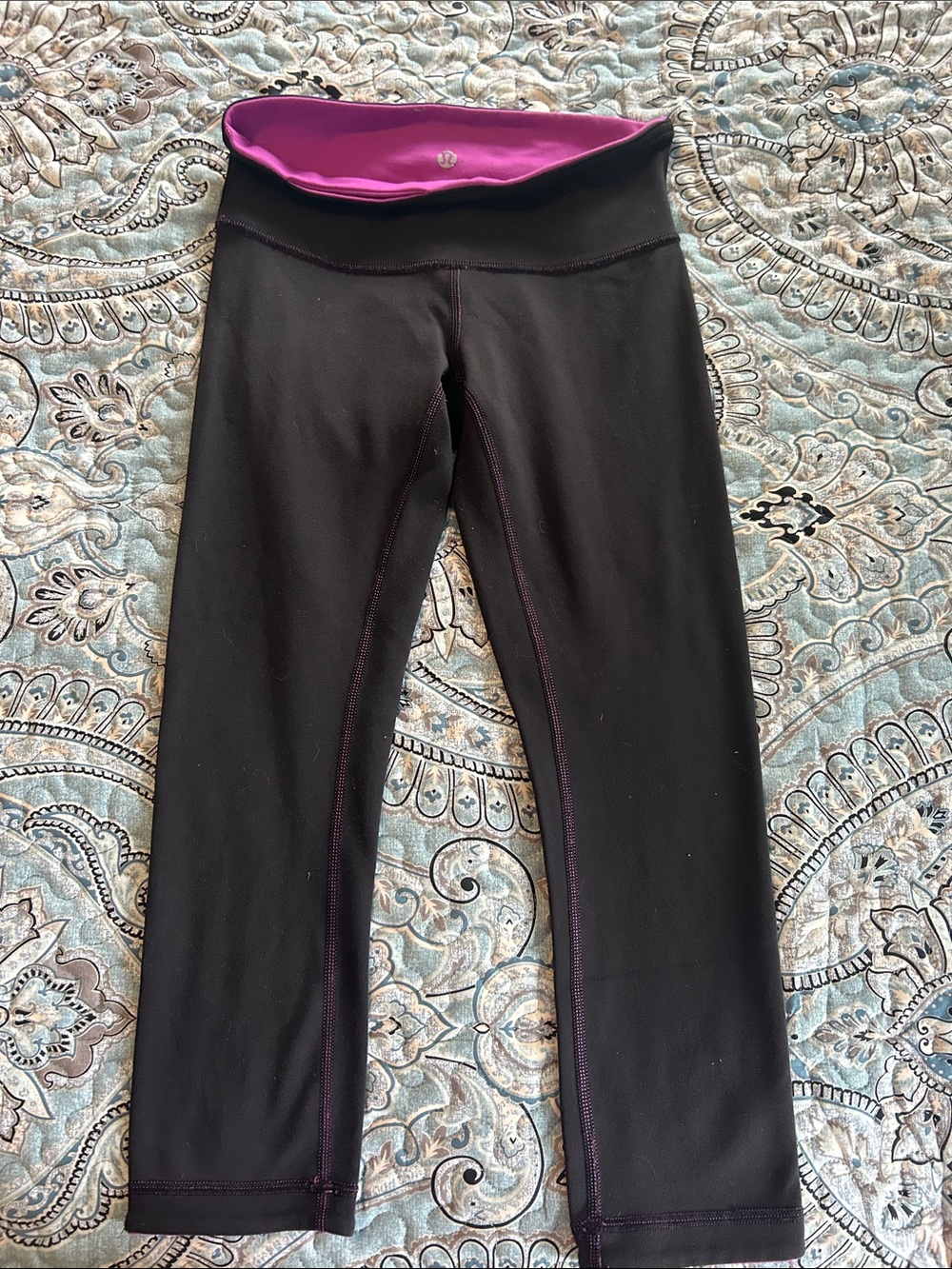 Lululemon crop leggings  REVERSABLE